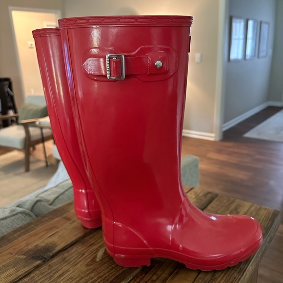 Red Huntress Gloss Hunter Rain Boots - Picture 2 of 2